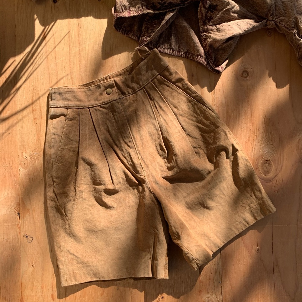 Vintage Wilson’s Leather Nutmeg Pleated Shorts